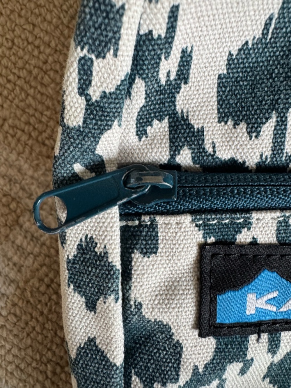 KAVU Sydney Canvas Crossbody Sling Bag Boho Teal Ikat Print Adjustable Strap O/S - Picture 7 of 10